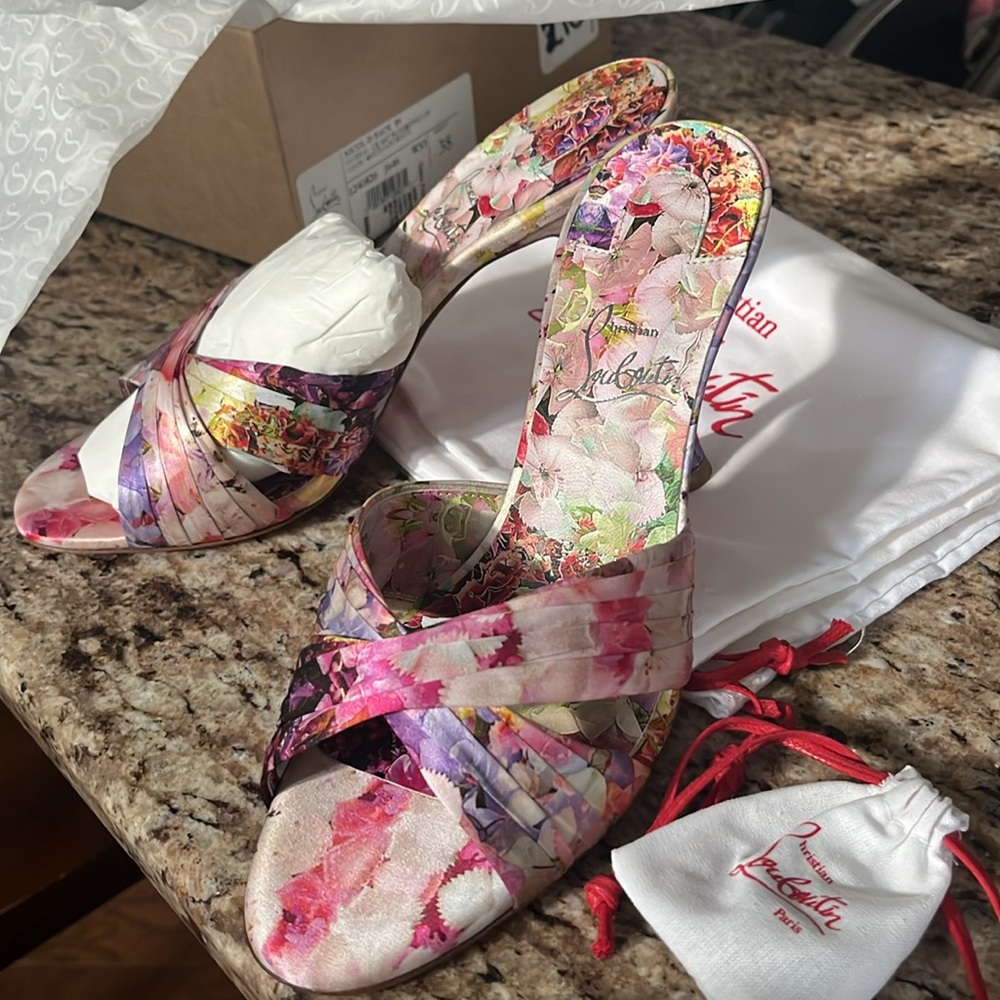 NWT Sz 38 Christian Louboutin Nicol is Back Heels